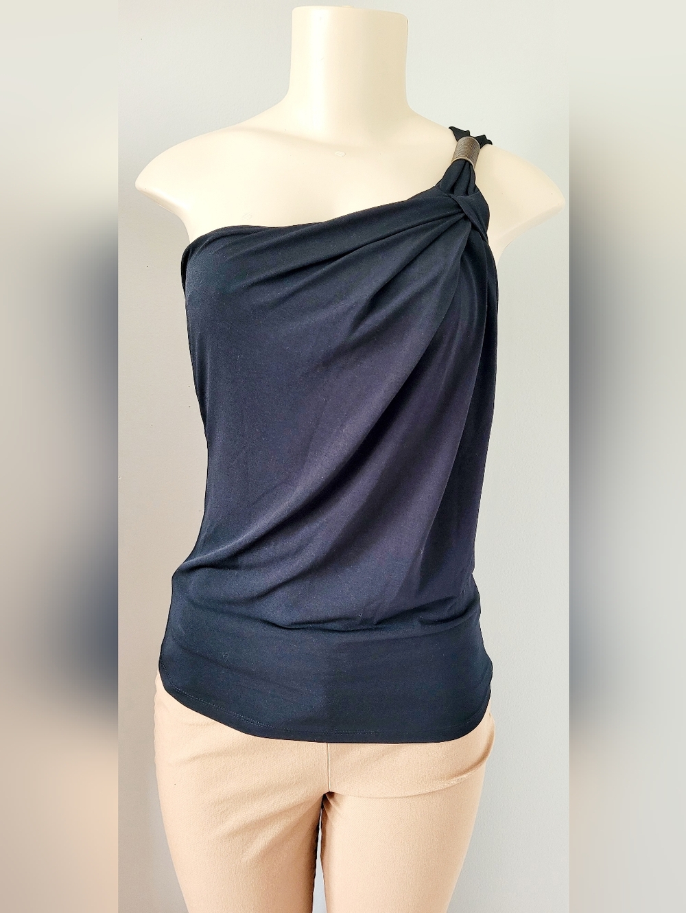 attention One-Shoulder Black Metal Bar Decor Knot-Detail Top With Built Bra XS